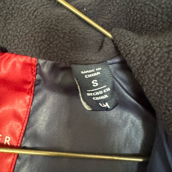 Tommy Hilfiger puffer jacket - Picture 3 of 4